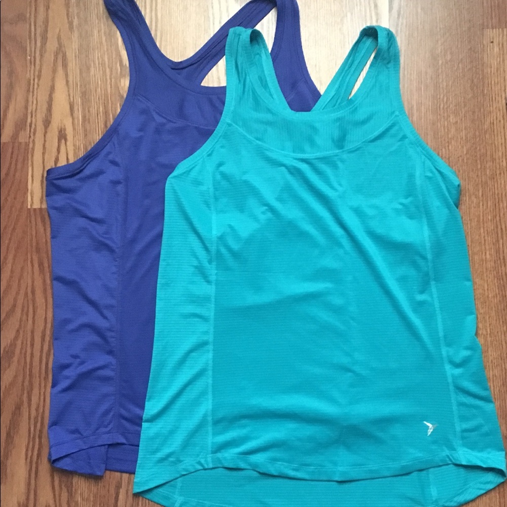 Set (2) women’s racer back tanks